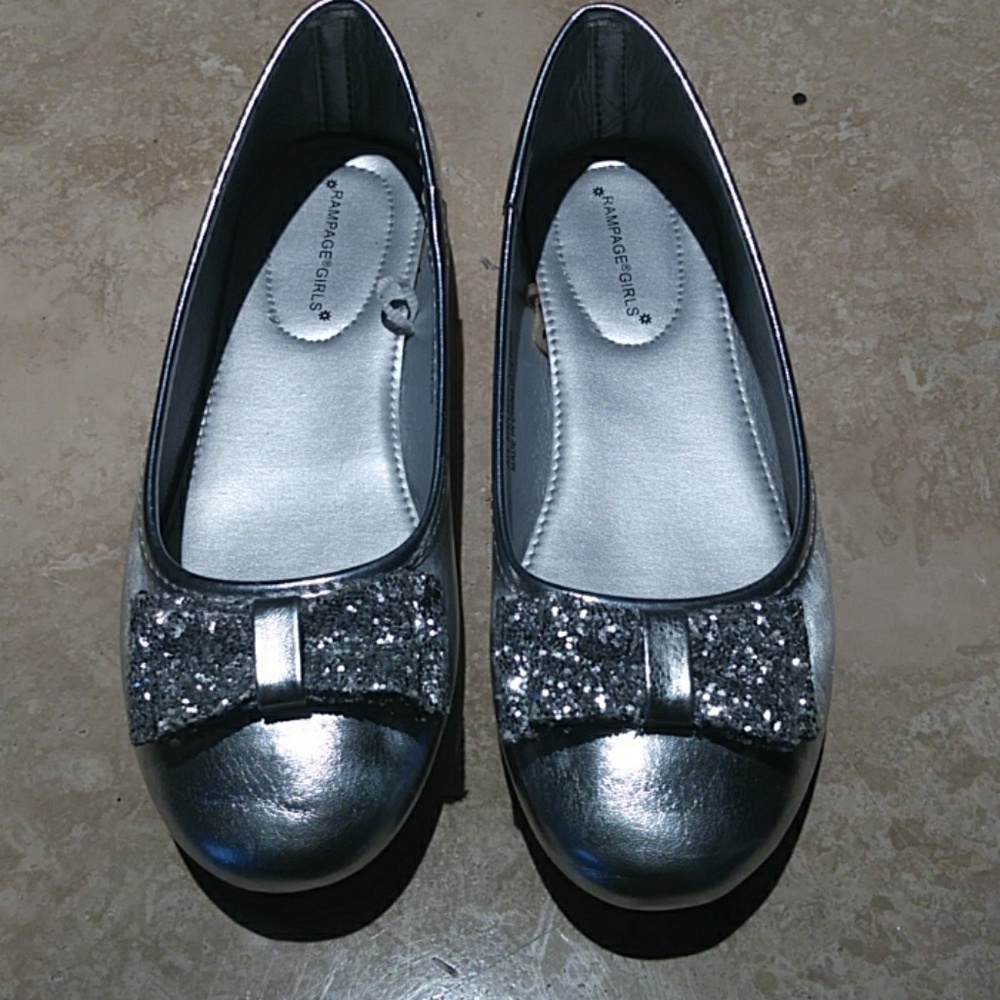 Girls shoes